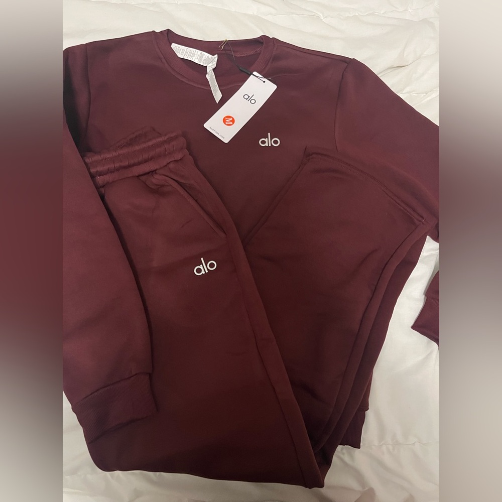 NWT Alo Accolade Set Crewneck Sweatshirt and Straight Leg Sweatpants Burgundy - Picture 12 of 12